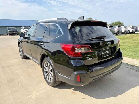 Used 2018 Subaru Outback 3.6R Touring w/ Popular Package #3 AWD/4WD image 4