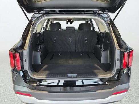Certified 2025 Kia Sorento LX FWD image 27