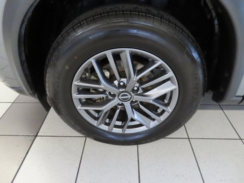 Used 2023 Nissan Rogue S image 14