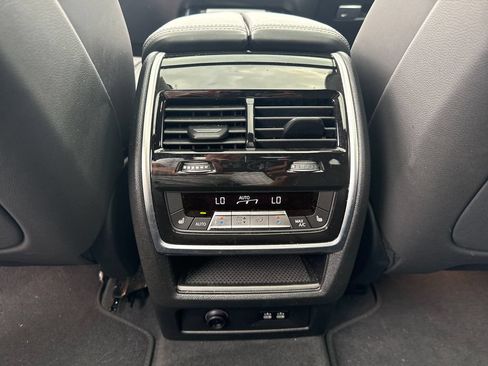 Used 2025 BMW X7 M60i w/ Climate Comfort Package AWD/4WD image 11