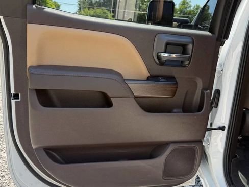 Used 2017 GMC Sierra 3500 Denali w/ Duramax Plus Package AWD/4WD image 18