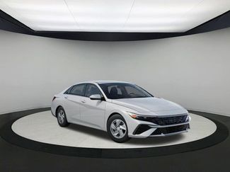 New 2025 Hyundai Elantra SE video 2