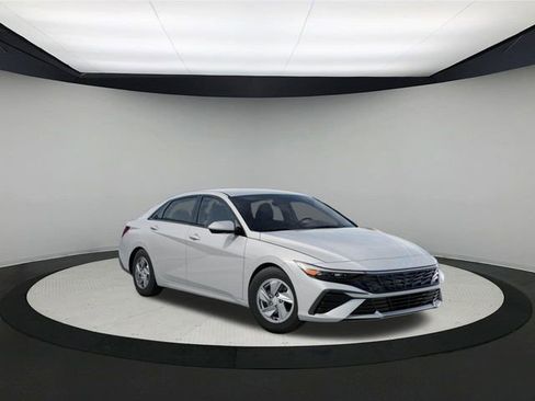 New 2025 Hyundai Elantra SE image 2