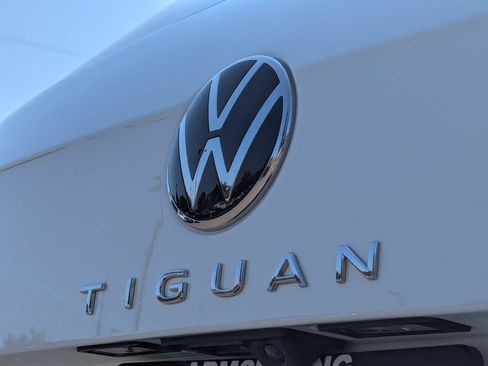 Used 2024 Volkswagen Tiguan SE w/ Panoramic Sunroof Package AWD/4WD image 30