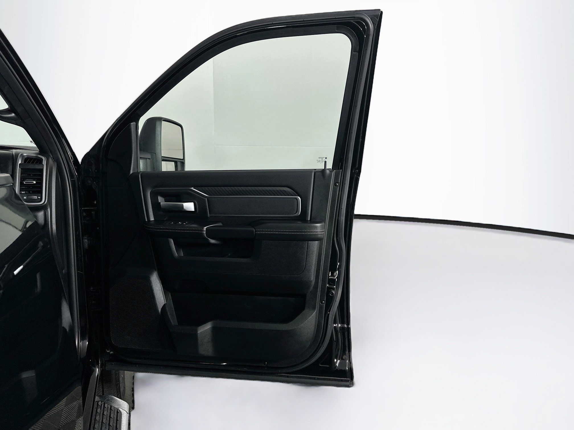 Used 2025 RAM 2500 Big Horn AWD/4WD image 31