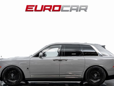 Used 2021 Rolls-Royce Cullinan image 2