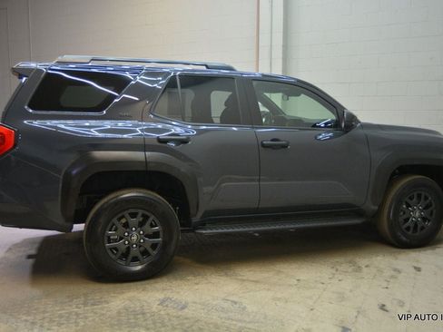 Used 2025 Toyota 4Runner SR5 AWD/4WD image 8