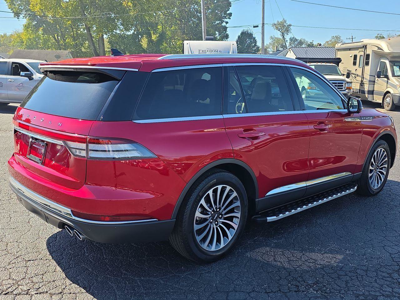 Used 2021 Lincoln Aviator Reserve w/ Equipment Group 201A AWD/4WD image 2