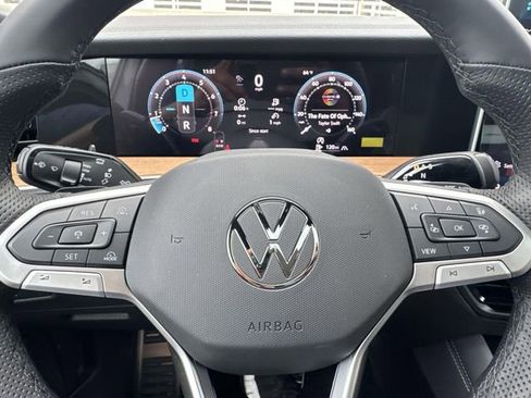 New 2026 Volkswagen Tiguan SEL R-Line AWD/4WD image 17