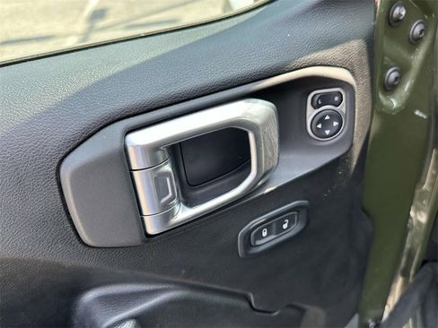 Used 2022 Jeep Gladiator Willys image 16