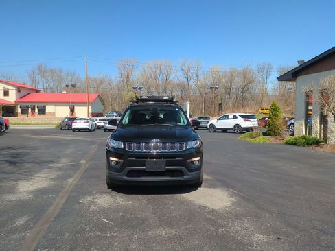 Used 2018 Jeep Compass Latitude AWD/4WD image 2