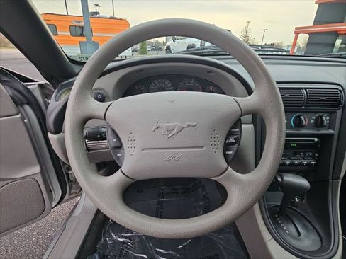 Used 2001 Ford Mustang 2dr Convertible Deluxe image 15