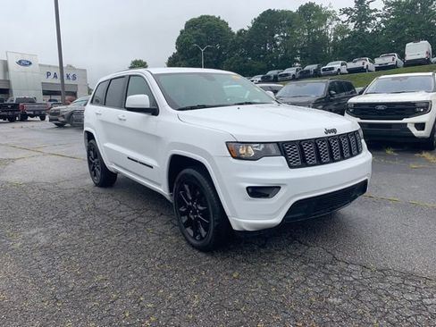 Used 2022 Jeep Grand Cherokee Laredo X AWD/4WD image 2
