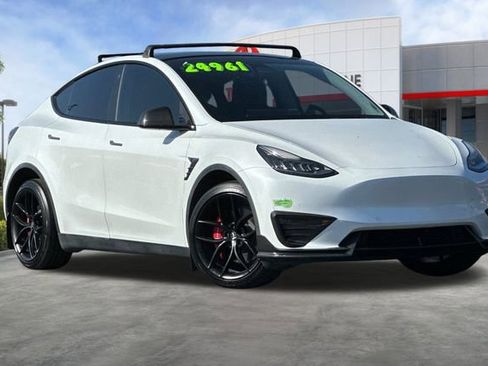 Used 2021 Tesla Model Y Long Range image 2