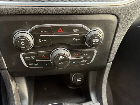 Used 2017 Dodge Charger SXT w/ AWD Plus Group image 22