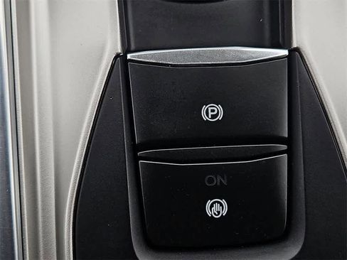 Used 2020 Ford Explorer XLT w/ Equipment Group 202A image 25