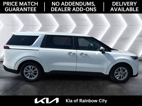 Used 2024 Kia Carnival LX FWD image 4