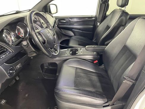 Used 2015 Dodge Grand Caravan SXT FWD image 2