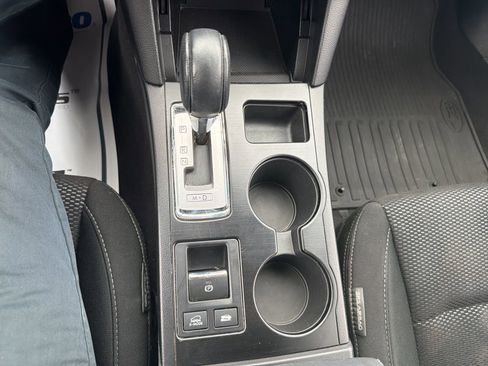 Used 2017 Subaru Outback 2.5i Premium image 16