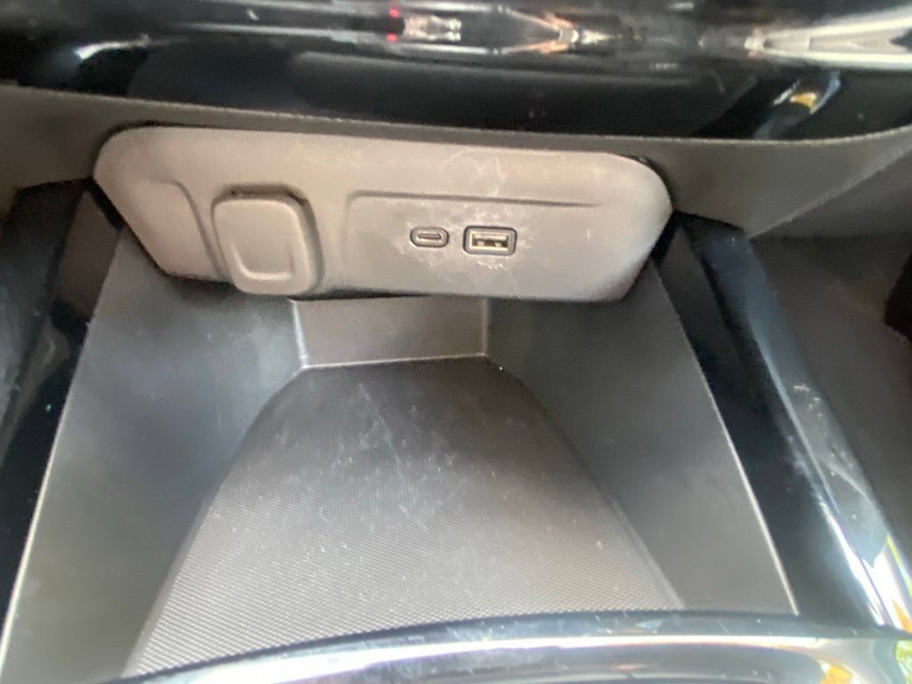 Used 2025 Chevrolet Trax LT w/ LT Convenience Package FWD image 31