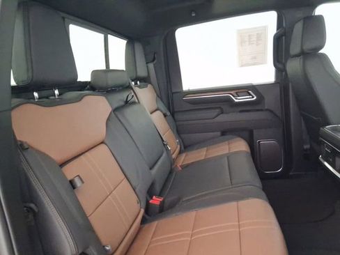 Used 2025 Chevrolet Silverado 2500 High Country w/ High Country Premium Package image 16