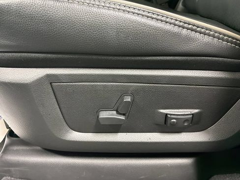 Used 2026 RAM 2500 Laramie AWD/4WD image 11