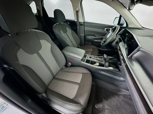 Used 2025 Kia Sorento LX FWD image 32
