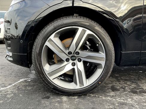 New 2025 Land Rover Discovery Metropolitan Edition image 14