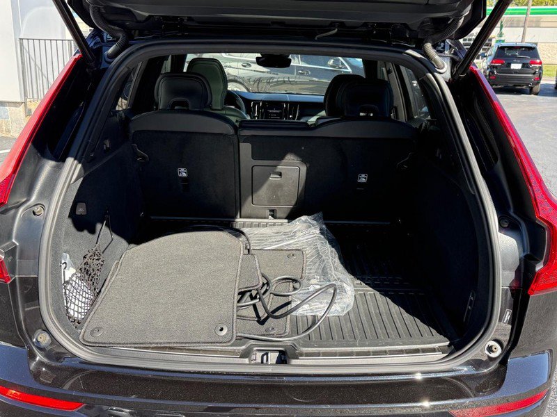 Used 2024 Volvo XC60 T8 Ultimate w/ Climate Package AWD/4WD image 5