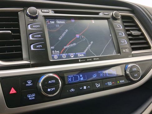 Used 2019 Toyota Highlander XLE image 25