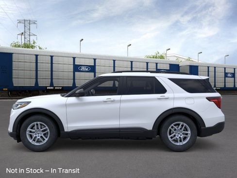 New 2026 Ford Explorer Active RWD image 3