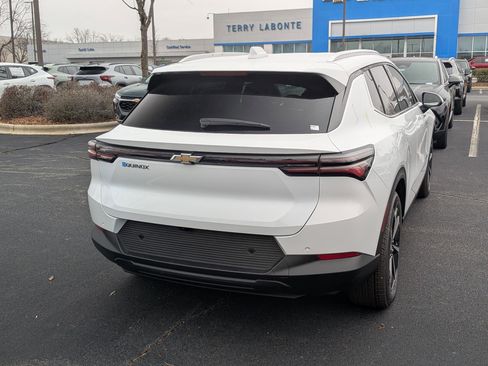 New 2026 Chevrolet Equinox EV LT image 8
