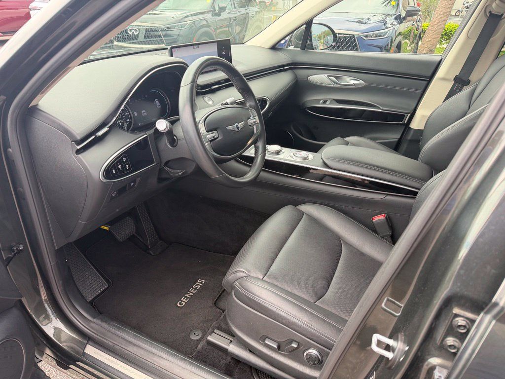 Used 2025 Genesis GV70 2.5T AWD/4WD image 13