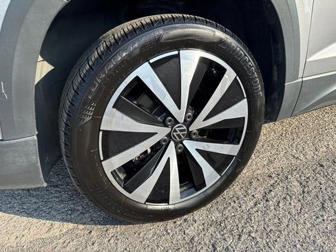 Used 2024 Volkswagen Taos SE FWD image 11