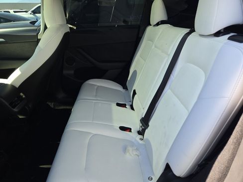 Used 2024 Tesla Model Y Long Range RWD image 4