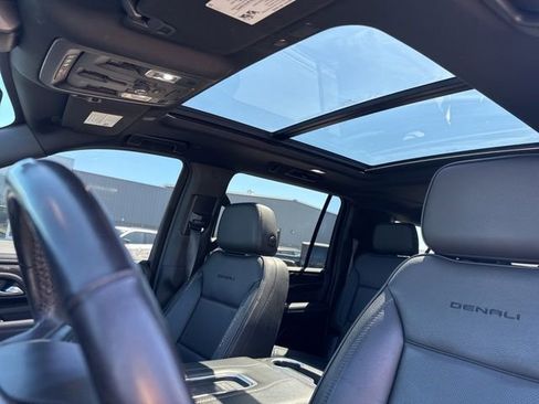 Used 2022 GMC Yukon XL Denali w/ Denali Premium Package AWD/4WD image 28