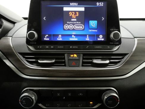 Used 2024 Nissan Altima 2.5 SV image 19