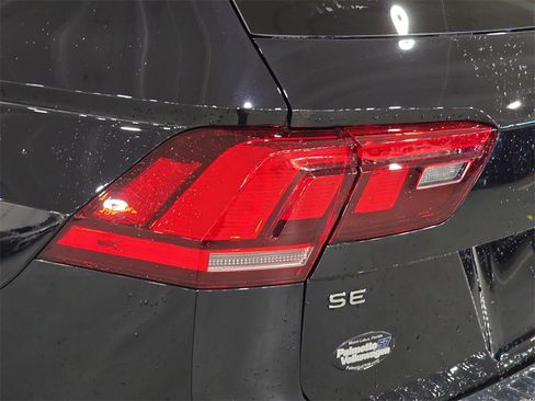 Used 2024 Volkswagen Tiguan SE R-Line image 32