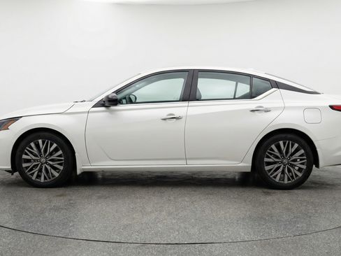 Used 2025 Nissan Altima 2.5 SV image 5
