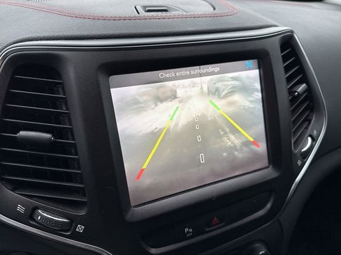 Used 2019 Jeep Cherokee Trailhawk w/ Cold Weather Group image 7