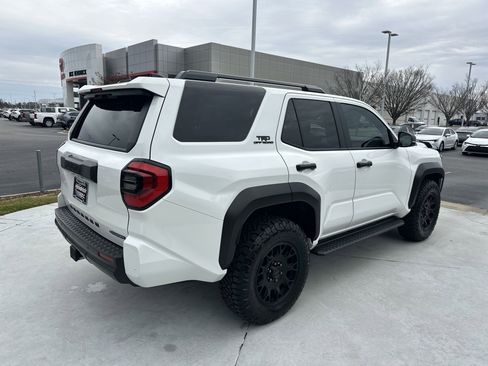 Certified 2025 Toyota 4Runner Hybrid TRD Off Road image 10