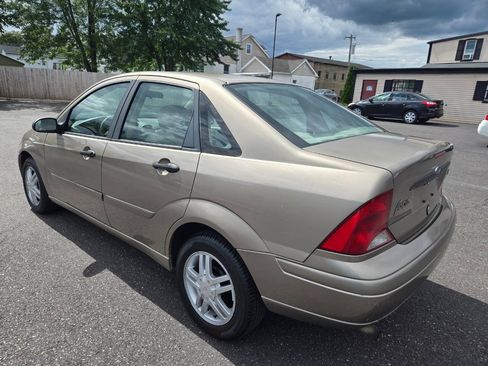 Used 2003 Ford Focus SE FWD image 8