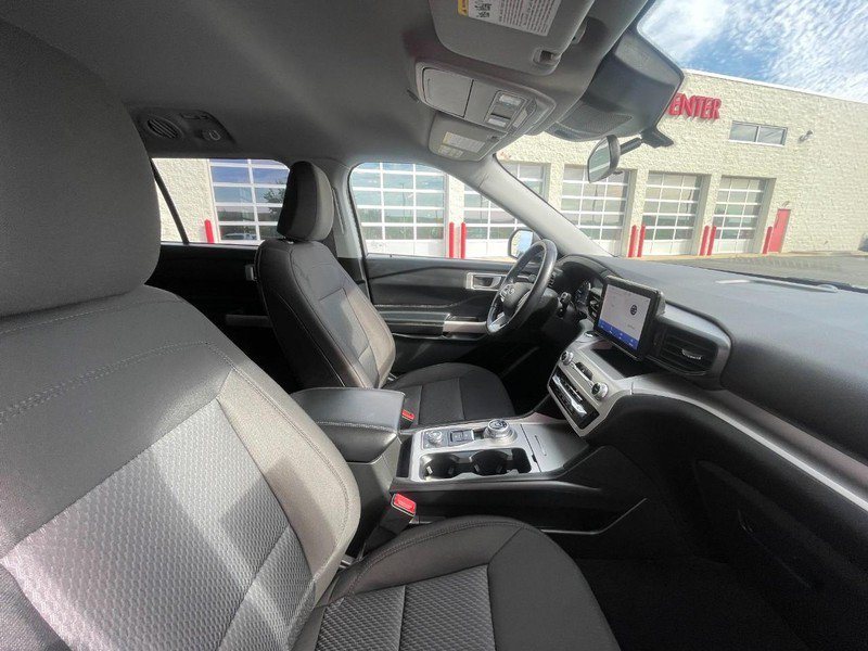 Used 2023 Ford Explorer XLT AWD/4WD image 10