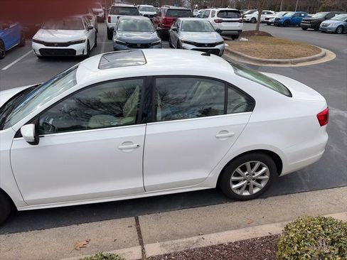 Used 2013 Volkswagen Jetta SE image 2