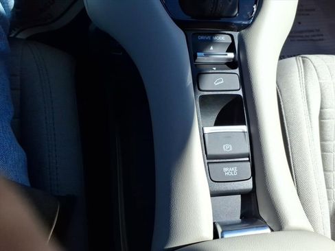 New 2026 Honda HR-V LX image 13