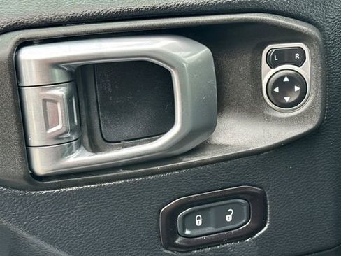 Used 2019 Jeep Wrangler Unlimited Rubicon w/ Steel Bumper Group image 12