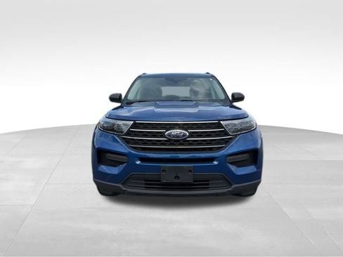 Used 2022 Ford Explorer XLT AWD/4WD image 3