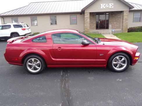 Used 2005 Ford Mustang GT RWD image 6