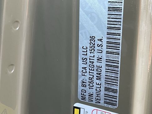 New 2026 Jeep Gladiator Mojave AWD/4WD image 31