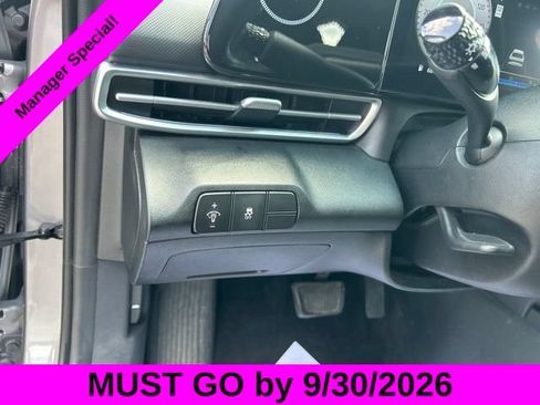Used 2024 Hyundai Elantra SEL FWD image 16